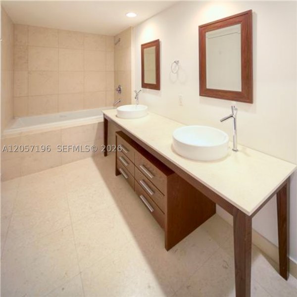 Apartment for rent at Icon Brickell Tower I 3411
