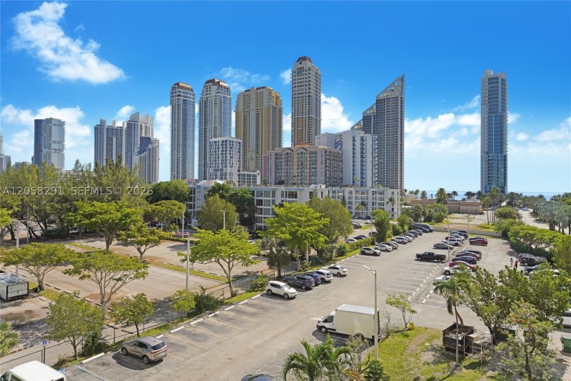Condo for sale at Winston Towers 617