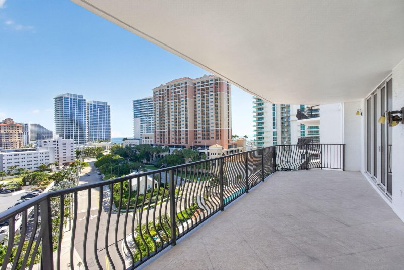 Apartment for rent at Jackson Tower 1003F