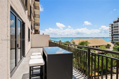 Comprar apartamento no Brickell Key Two 719