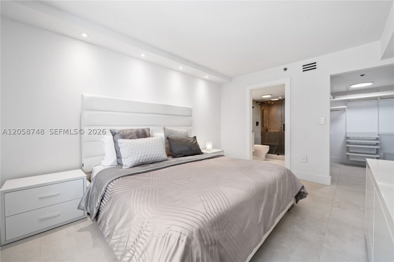 Condo for sale at Brickell Key Two 719