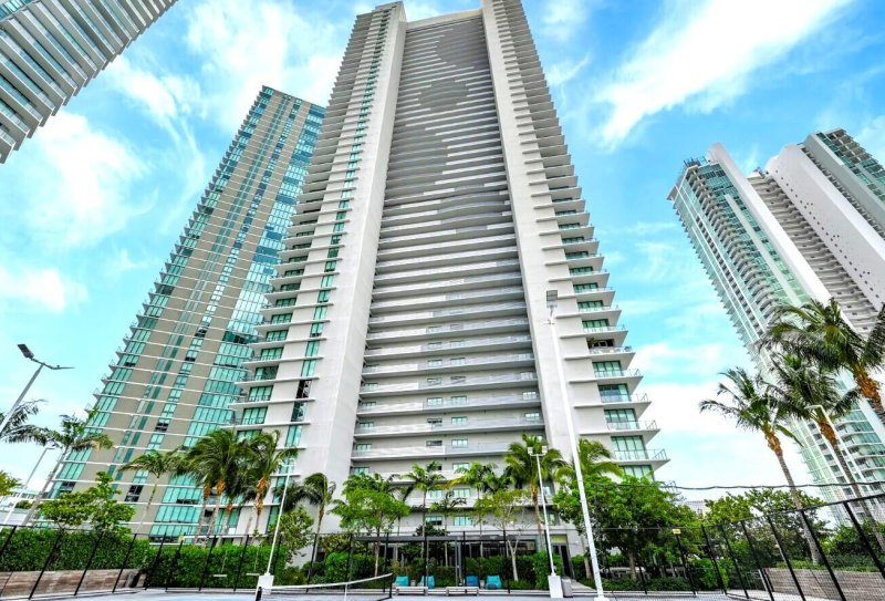 Condo for sale at Gran Paraiso 906