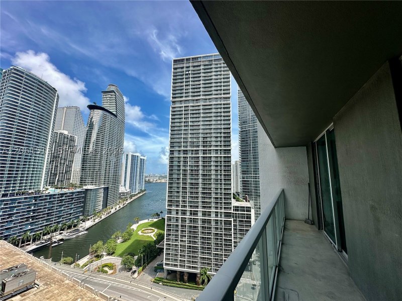 Comprar apartamento en 500 Brickell East Tower 2407