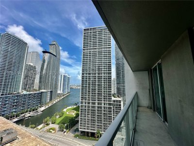 Comprar apartamento en 500 Brickell East Tower 2407