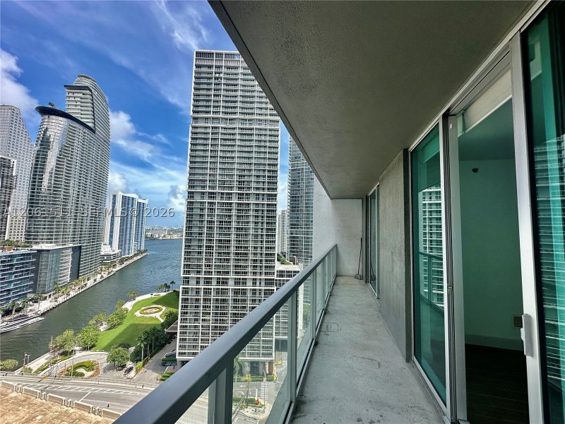 Comprar apartamento en 500 Brickell East Tower 2407
