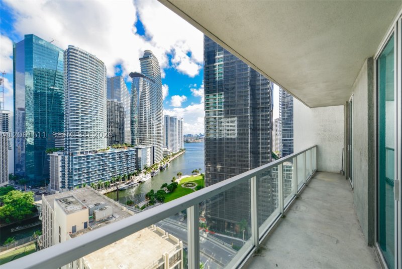 Condo for sale at 500 Brickell East Tower 2407
