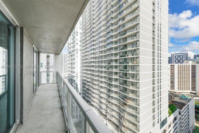 Comprar apartamento en 500 Brickell East Tower 2407