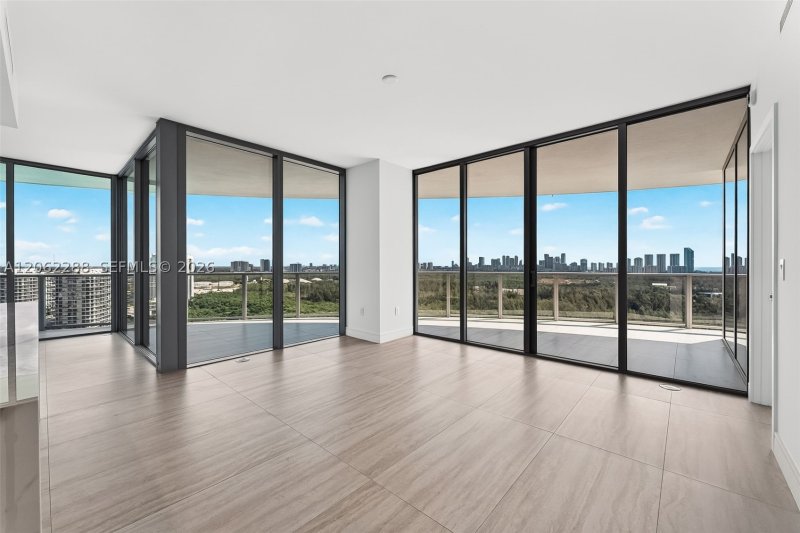 Condo for sale at One Park Tower by Turnberry 2011