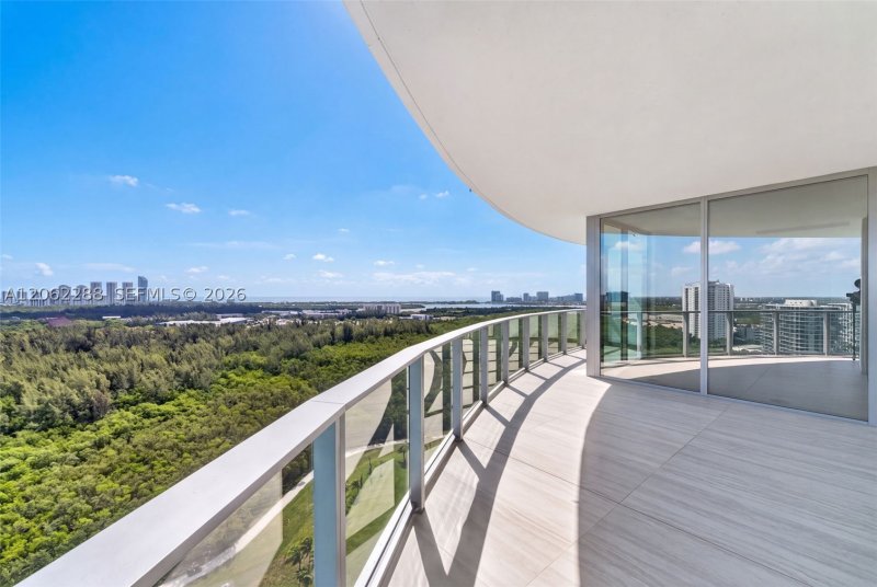 Condo for sale at One Park Tower by Turnberry 2011