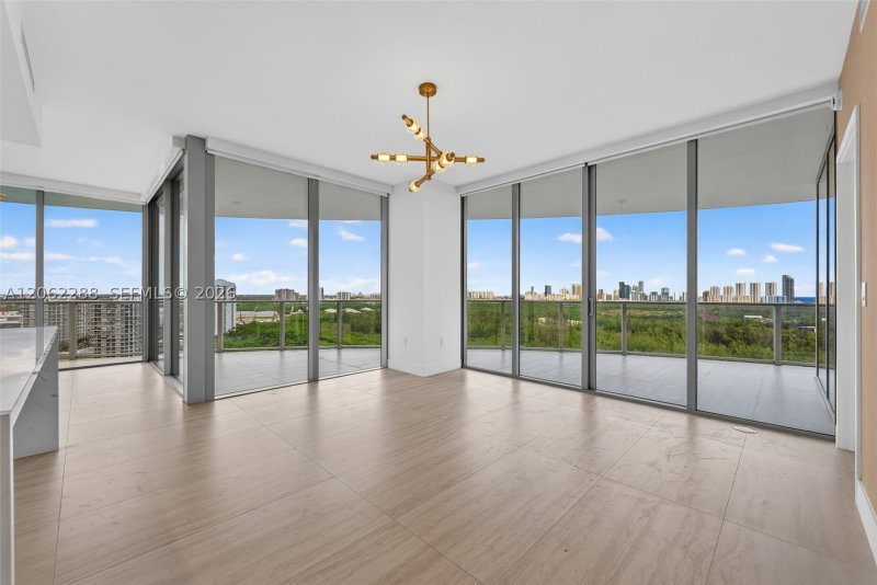 Condo for sale at One Park Tower by Turnberry 2011