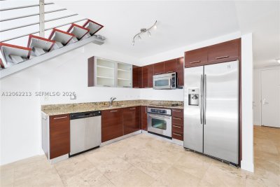 Comprar apartamento no Brickell on the River South 906