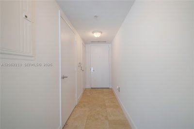 Comprar apartamento no Brickell on the River South 906