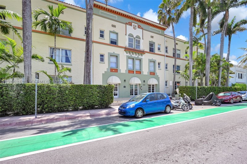 Condo for sale at The Manhattan Condo Lofts 104