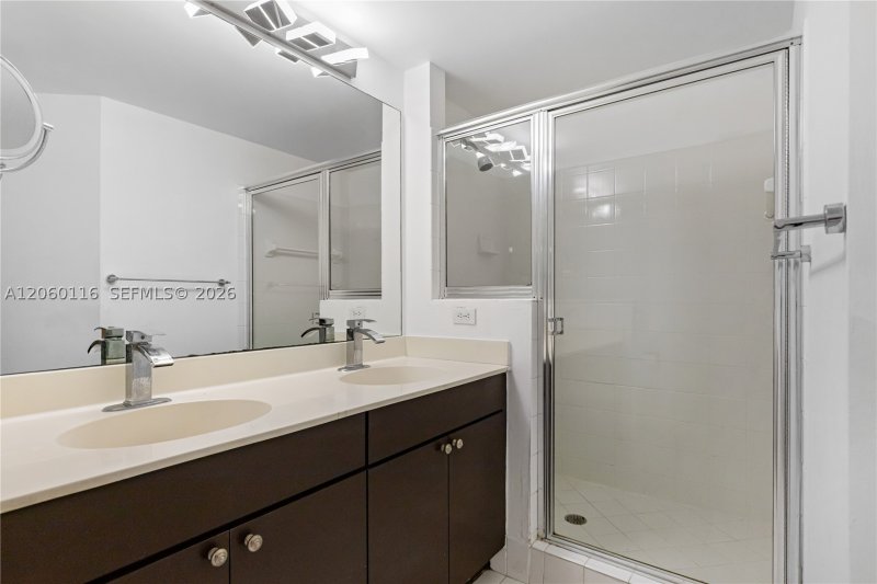 Comprar apartamento en Porto Bellagio 2320