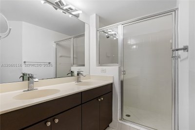 Comprar apartamento en Porto Bellagio 2320