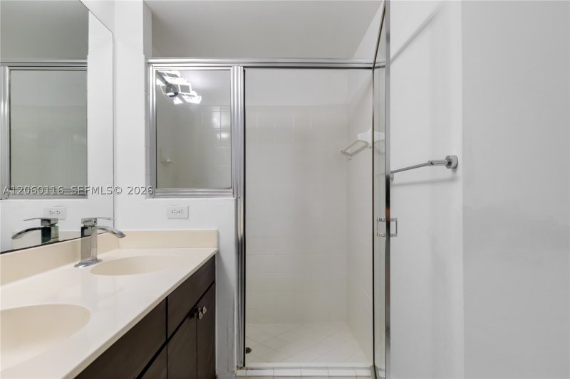 Comprar apartamento en Porto Bellagio 2320