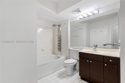 Comprar apartamento en Porto Bellagio 2320