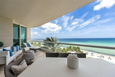 Comprar apartamento no Turnberry Ocean Colony 603