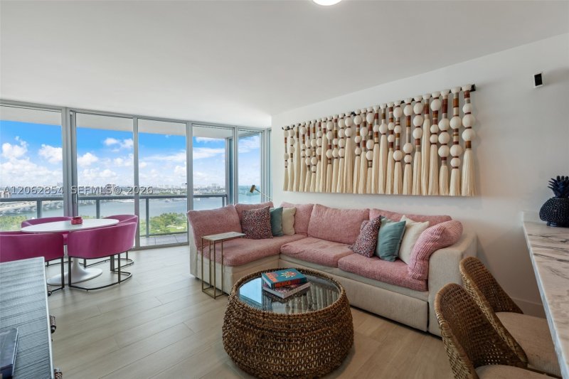 Comprar apartamento en Marina Blue 2009