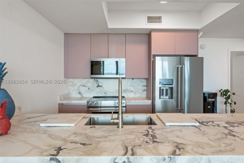 Comprar apartamento en Marina Blue 2009