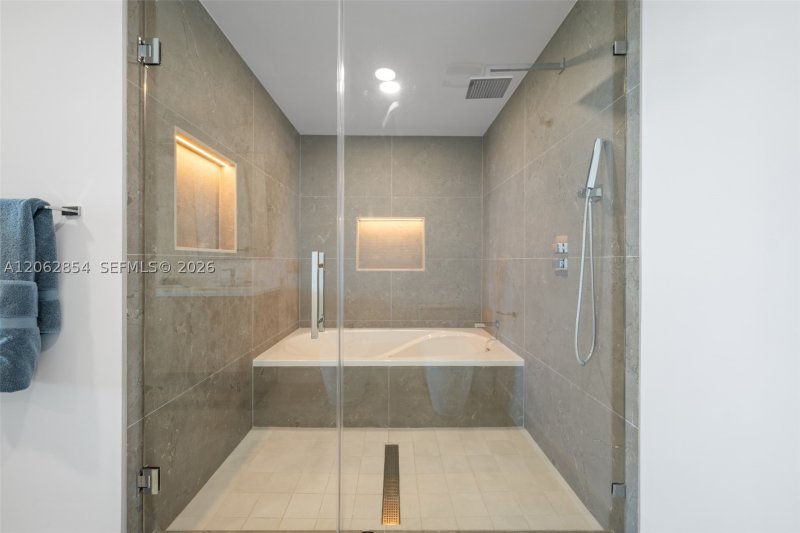 Comprar apartamento en Marina Blue 2009