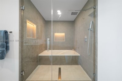 Comprar apartamento en Marina Blue 2009