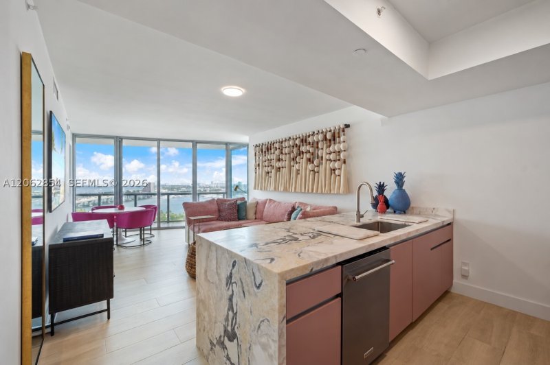 Comprar apartamento en Marina Blue 2009