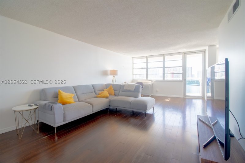 Condo for sale at Winston Towers 1201