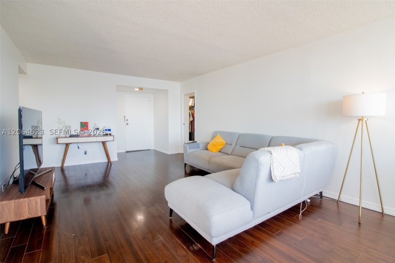 Condo for sale at Winston Towers 1201