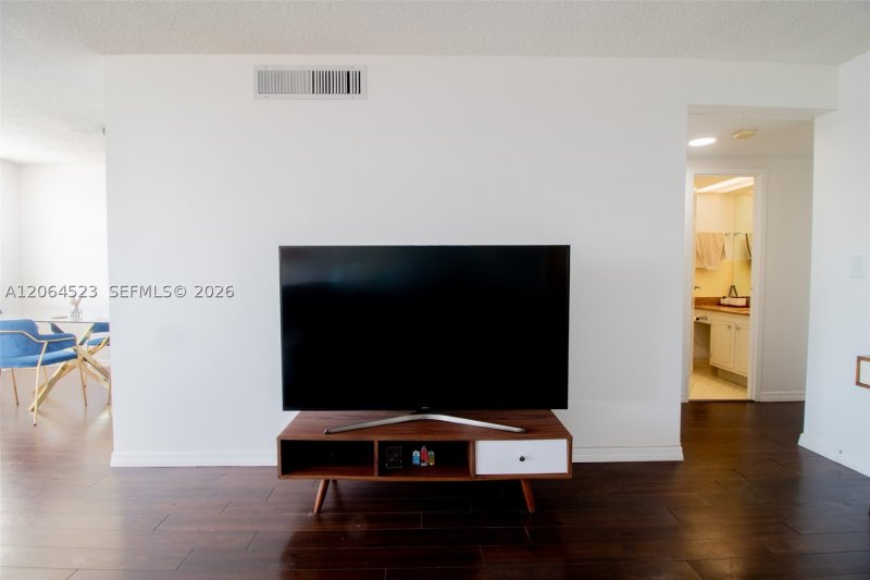 Condo for sale at Winston Towers 1201