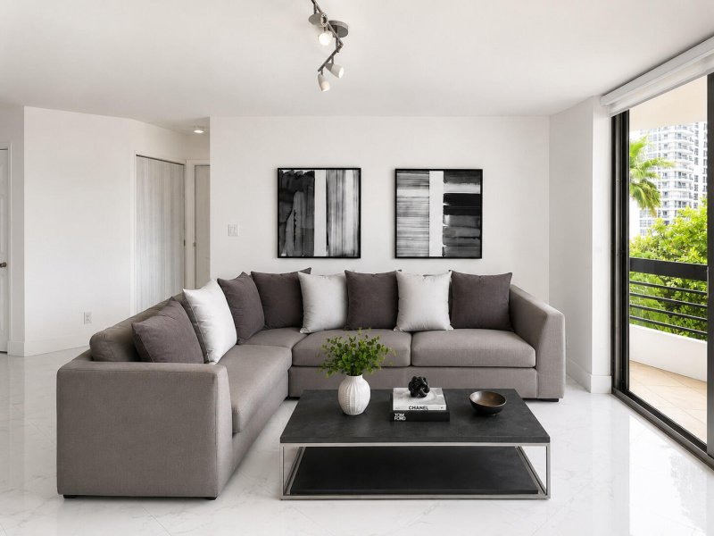 Condo for sale at Mystic Pointe 300 608