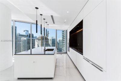 Comprar apartamento no Aston Martin Residences 3507