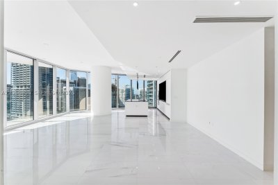 Comprar apartamento no Aston Martin Residences 3507