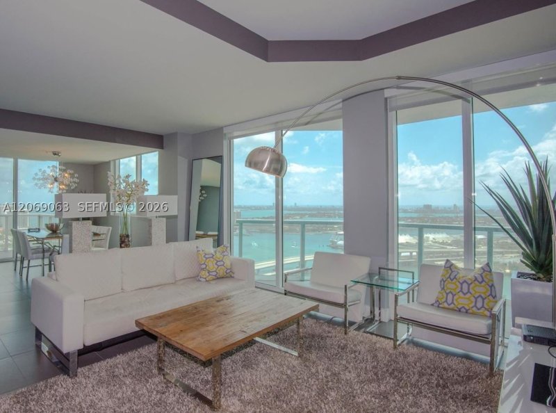 Aluguel de apartamento no Vizcayne Everglades On The Bay 3902