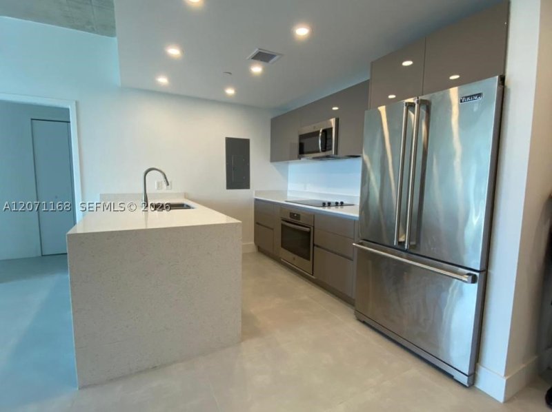 Condo for sale at The Highlands PH3