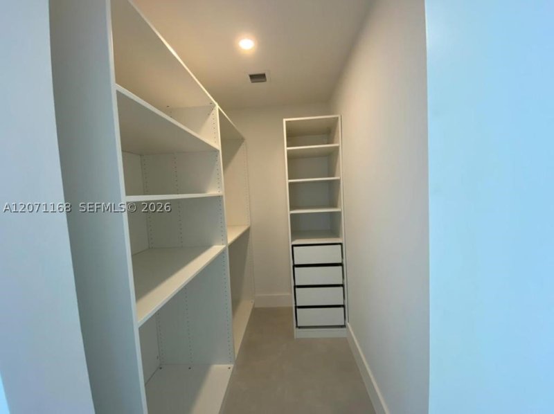 Condo for sale at The Highlands PH3