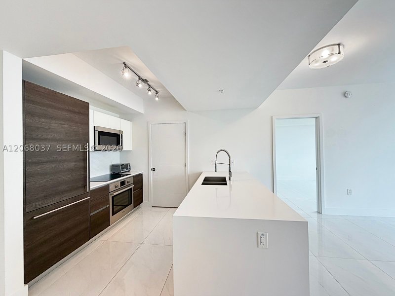 Condo for sale at Merrick Manor 609