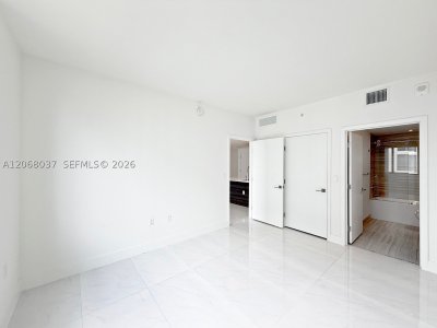 Comprar apartamento en Merrick Manor 609