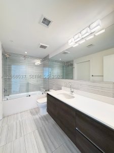 Comprar apartamento en Merrick Manor 609