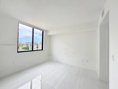 Comprar apartamento en Merrick Manor 609