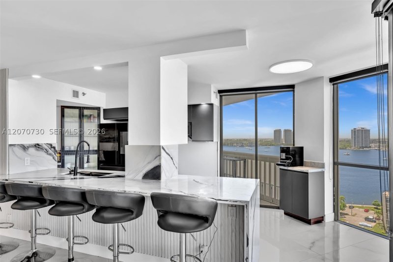 Comprar apartamento en 1000 Williams Island 1710