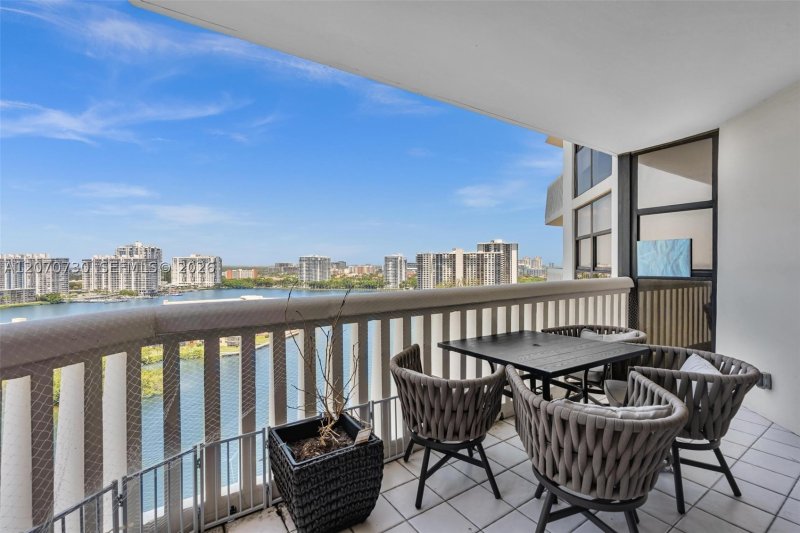 Comprar apartamento en 1000 Williams Island 1710