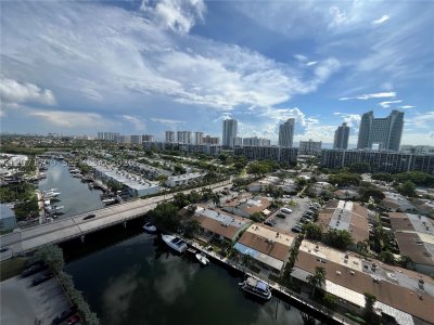 Aluguel de apartamento no Olympus Condo 1705