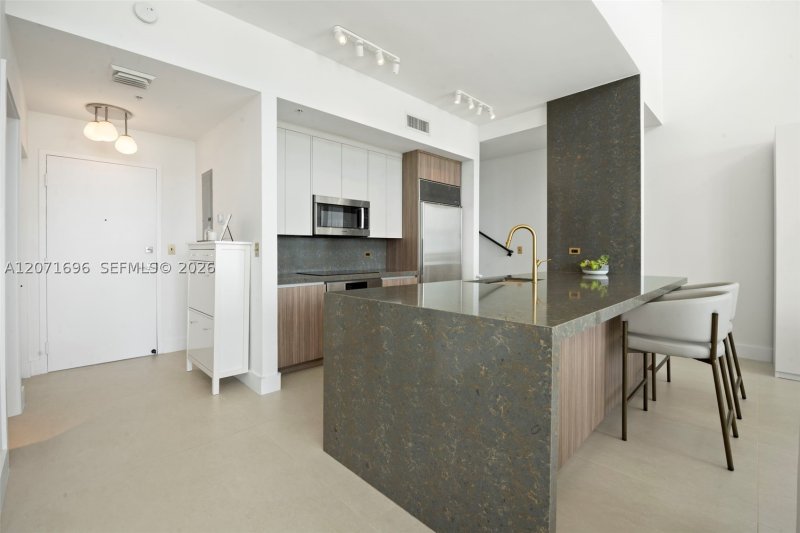 Condo for sale at Midtown Miami 2 PH102