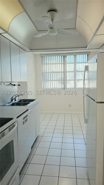 Condo for sale at Plaza Towers South 202