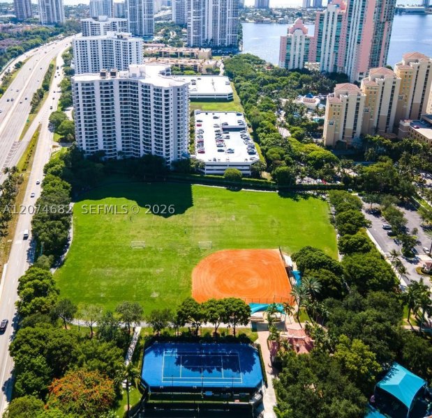 Alquiler de apartamento en Parc Central Aventura 502