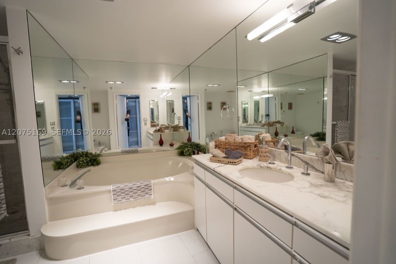 Condo for sale at Nine Island Avenue 1806