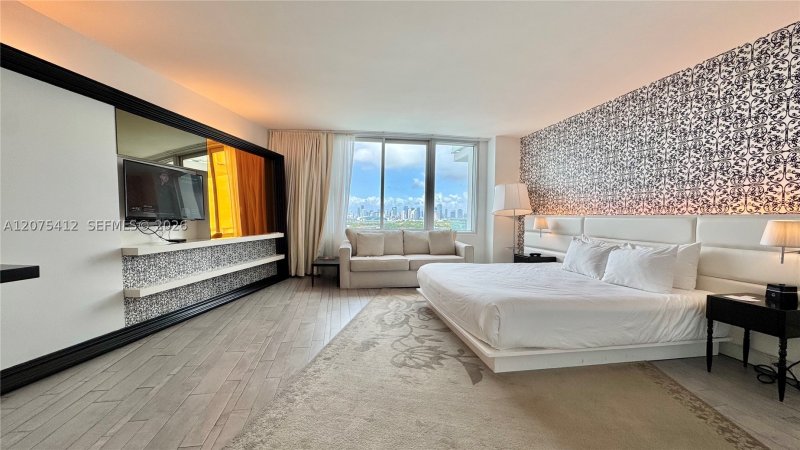 Condo for sale at Mondrian 1108