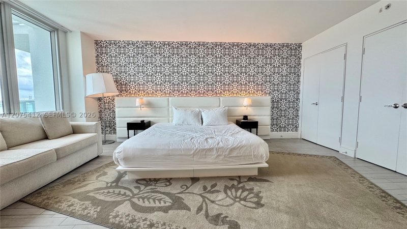 Condo for sale at Mondrian 1108