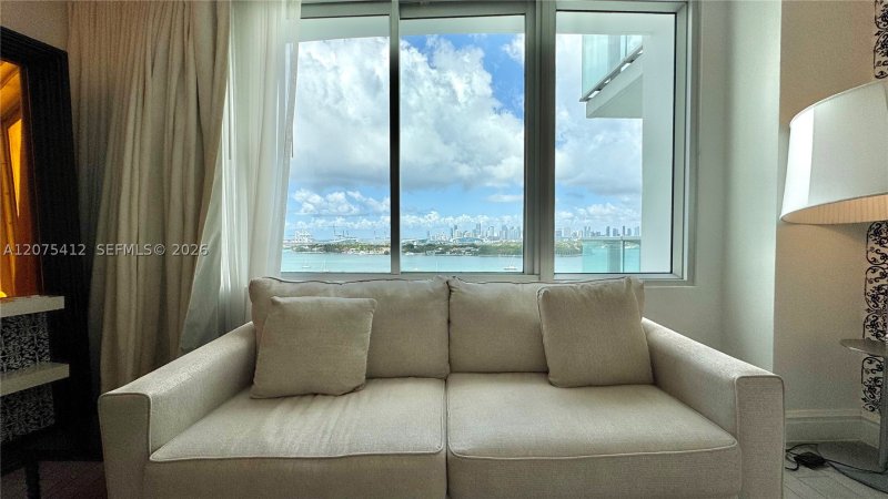Condo for sale at Mondrian 1108